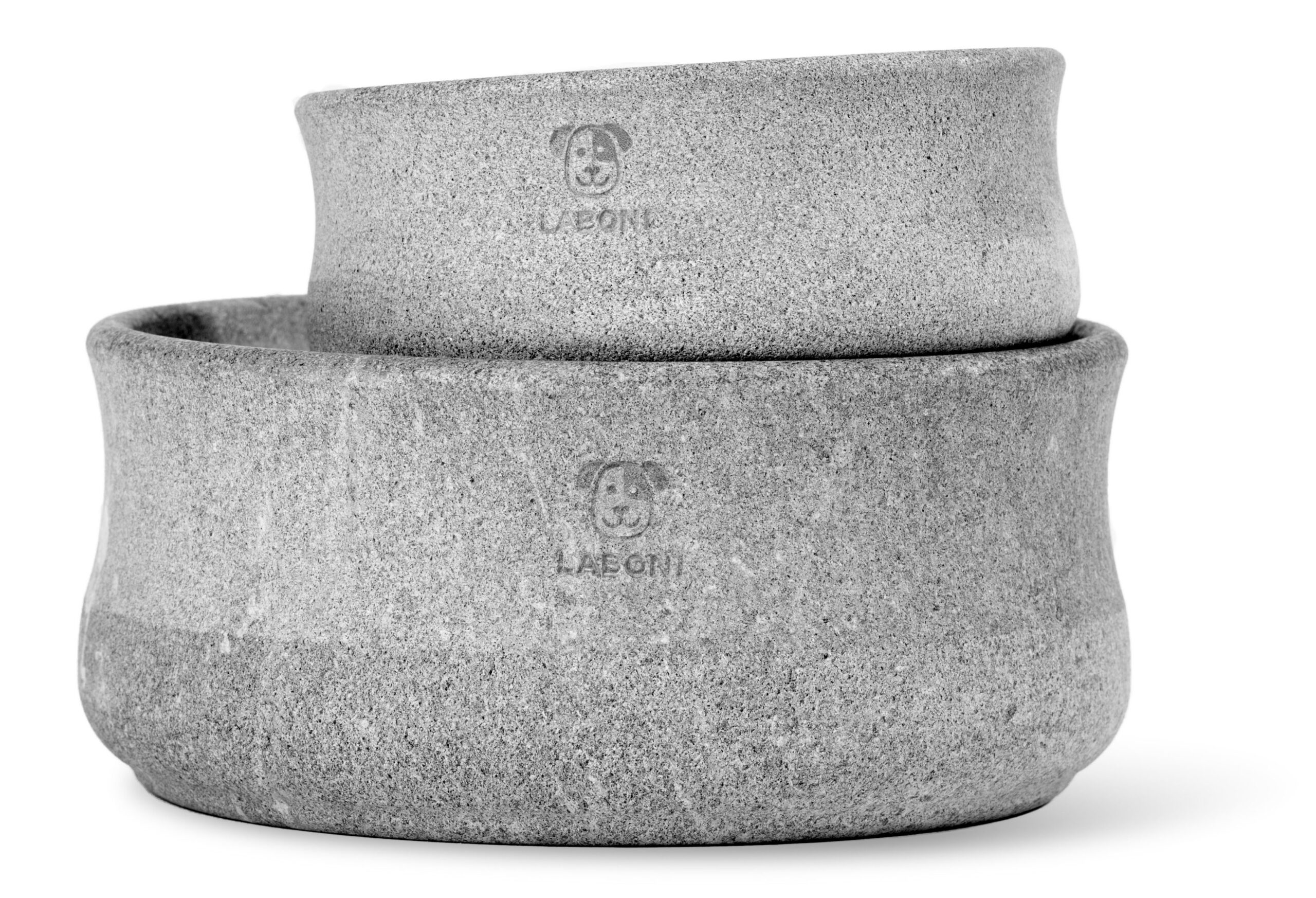 Stilvoller LABONI ROCKY Hundenapf aus finnischem Speckstein in einer minimalistischen Küche