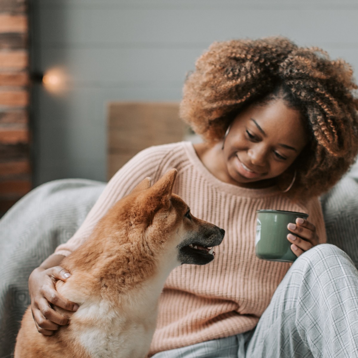 Kuschelige Strickpullover aus Naturfasern: 9 besondere Modelle für den Herbst